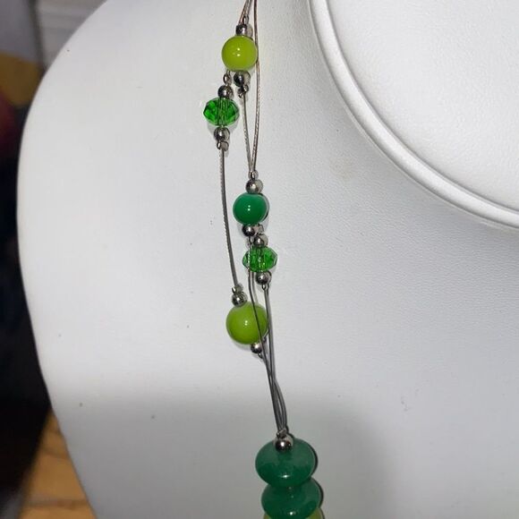 Natural Green Wire Necklace & Matching Natural Green Earrings with French Hooks - Picture 10 of 14